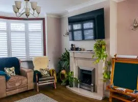 Cosy Home w Stylish Interior – PassTheKeys