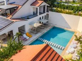 Villa 16 Dhërmi