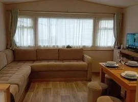 Golden Sands 3 Bed Caravan - 1 Minute to Beach!
