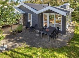 Tranquil Waterside Retreat-By Traum, hotel in Thyholm