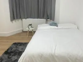 Harrow Haven - Sleeps 5 & Free parking