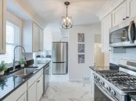 Stylish 3BR w Sunroom & Deck