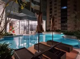 Trizen Amber 2-Bedroom Apartment with Free WIFI