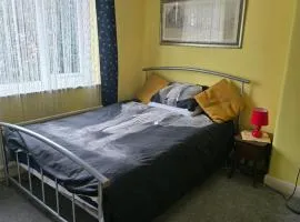 Stretford Single Bright Room