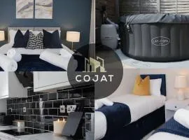 Cosy Luxe 3Bed Retreat Hot Tub BBQ Parking Near Town Perfect for Contractors Families Short & Long Stay