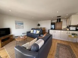 Mi Casa Su Casa - Mount Brioni