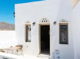4TWaves Pyrgos House -near the square Platanos