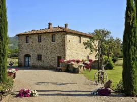 Tuscan Family Villa with Sauna, viešbutis mieste Bucine