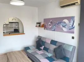 Apartamento California en Benidorm, 1 min playa levante, Wi-Fi, AC y parking