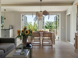 Small House With Large Garden Near Vejby Strand, хотел в Vejby