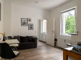 Kleines Glück by Interior Apartments - Bahnhofnähe, Herkules, UNESCO-Bergpark, Veranda & Parkplatz