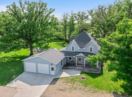 The Blue Farmhouse, Hotel in Browerville