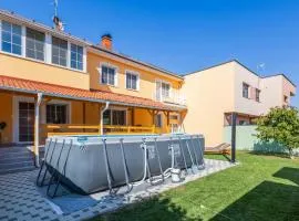 Stunning Apartment In Visnjevac With Sauna