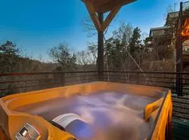 Modern Luxury Pool Hot Tub & Near Water Parks