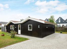 6 person holiday home in Væggerløse, hotel i Bøtø