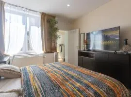 Chambre de luxe Afrik a Liège Grande Sale de bain privée check in autonome cuisine partagée