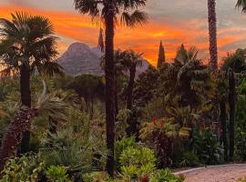 Tropicana Lodge - Sardaigne, hôtel à Roquebrune-sur Argens