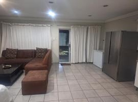 Bella Cottage Escape, hotel in Rooihuiskraal