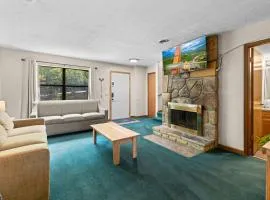 Cozy Retreat awaits w Pool Grill Near Dollywood