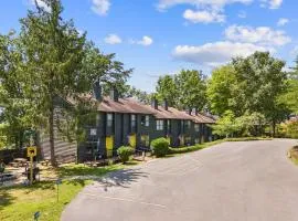 Cozy Retreat awaits w Pool Grill Near Dollywood