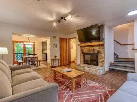Comfy Escape near Dollywood W Pool & Grill