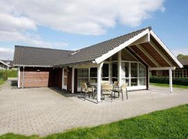 8 person holiday home in Juelsminde-By Traum, Hotel in Sønderby