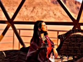 Helen Rum Luxury Bubbles & Jeep Tours, nhà nghỉ B&B ở Wadi Rum