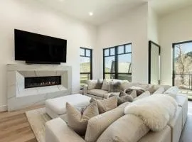 Exclusive Views with Hot Tub near Ski Lifts