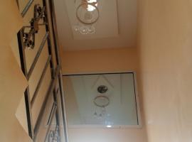 Merit Hotel & lounge, ξενοδοχείο με πάρκινγκ σε Bale Akiosi