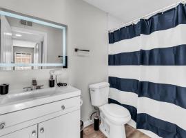 Relaxed 2BR Condo Close to Dining and Entertainment, hotel en Arlington