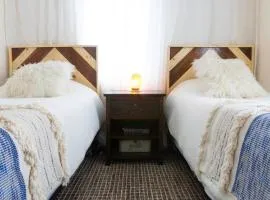 Private Classy 2nd Flr 3 Bed Apt Near Downtown