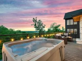 Family Luxury Home Rooftop Deck and Hot Tub