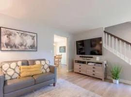 4BR 2BA Dog Friendly 3 Kings Walk to Lambeau