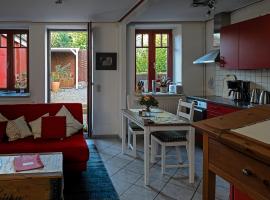 Gemütliches Ferienhaus - ankommen und wohlfühlen, hotel in Husum