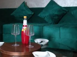 Villa 3 niveau avec jacuzzi, terrasse et cour