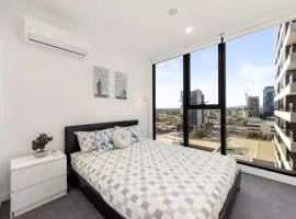 Ensuite Room with Unbeatable Amenities & Prime Box Hill Location in 2B2B Apartment