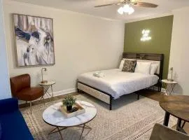5M Downtown Stylish Studio Newly Renovated