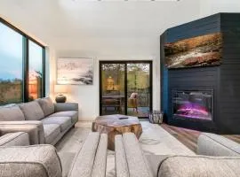 Peaceful Getaway Luxe Cabin w Private Pool