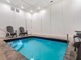 Peaceful Getaway Luxe Cabin w Private Pool