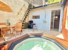 Gîte familial Détente entre Loir et coteau, spa-sauna, acc pmr, hotel in Les Roches-lʼÉvêque