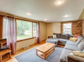 2 Mi to Michigans Adventure Family Home with Patio