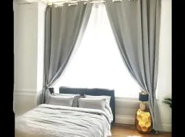 PICCADILLY Private room and bathroom