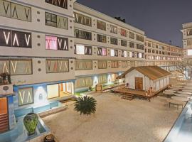 Townhouse Royal Palms Shared Serviced Apartment, hotel in Mumbai