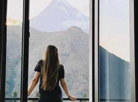 3100 Boutique Hotel Kazbegi, hotel in Stepantsminda