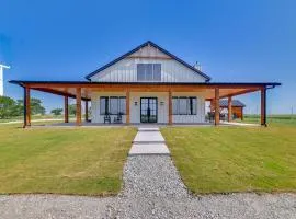Rural Home with Hot Tub Less Than 7 Mi to Winery and Golfing