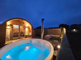 Glamping Pod with Wood Fired Hot Tub、スカーバラのキャンプ場
