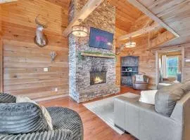 Tri-state Corner Cabin with a fire pit hot tub & indoor pool