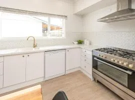 Luxury Living Central College Estate Springvale