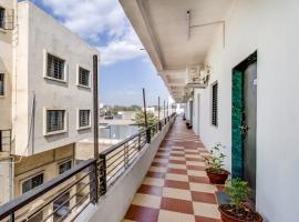 Hotel O 80 City Center, hotel in Dhule