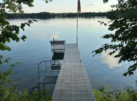 Restful Retreat on the Lake - Natural and Peaceful